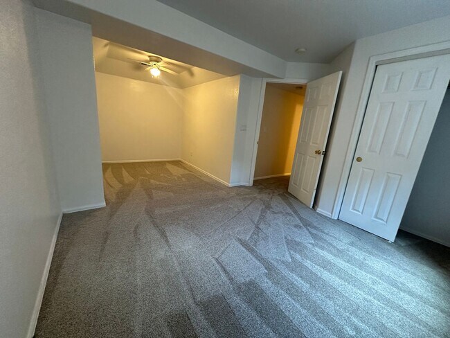 Building Photo - 7640 Lonergan Ct