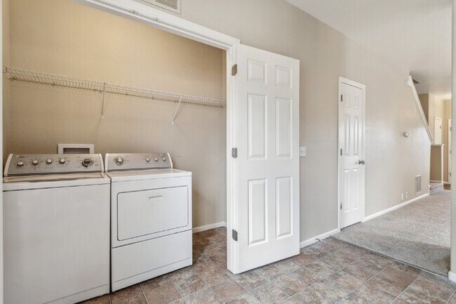 Building Photo - Well-Maintained 3-Bedroom Townhome with Central A/C and Open Layout