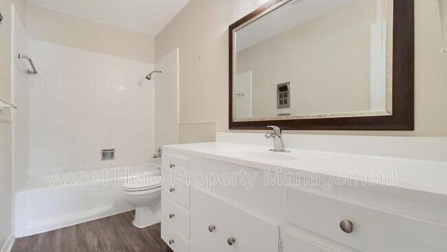 Building Photo - 205 Redmond Dr