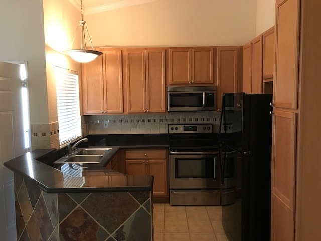 Building Photo - 78650 Ave 42