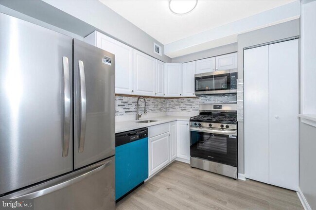 Building Photo - 4410 Oglethorpe St