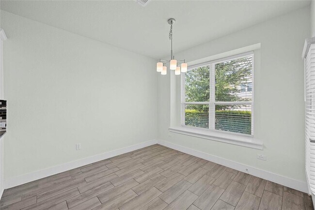 Building Photo - 1810 Roseburg Dr
