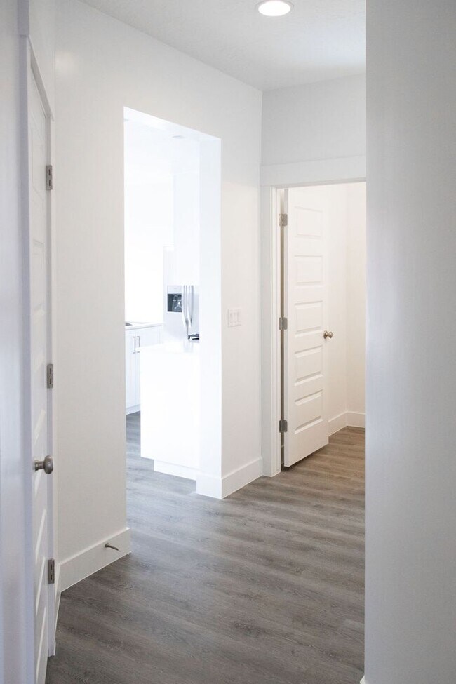 Building Photo - Spacious 4-Bed Home in Sage Canyon