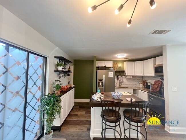 Building Photo - 2 Bedroom home with custom upgrades in the...