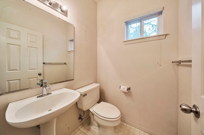 Building Photo - 4714 Fairwood Blvd NE