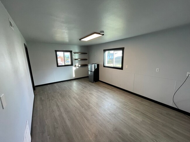 Building Photo - 2320 D Ave