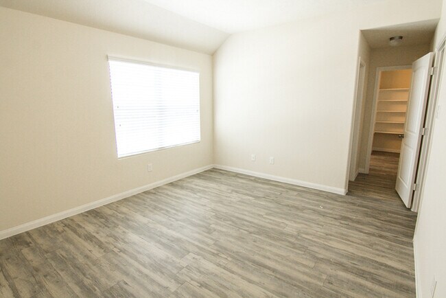 Building Photo - 930 Ember Wood Ct