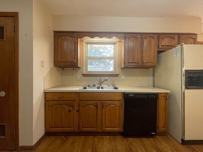 Building Photo - Great location in Sherwood