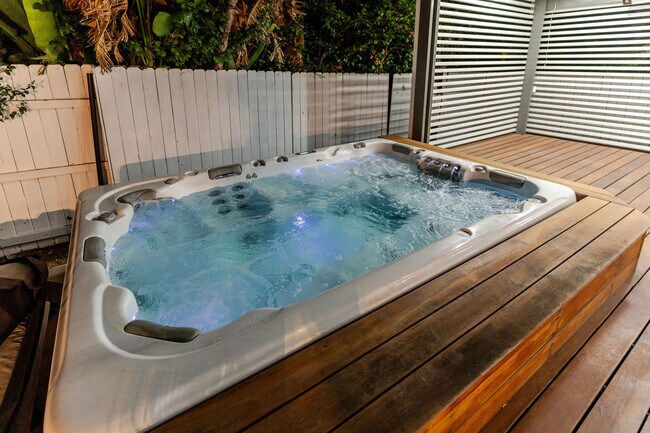 Building Photo - 640 E Valencia Ave