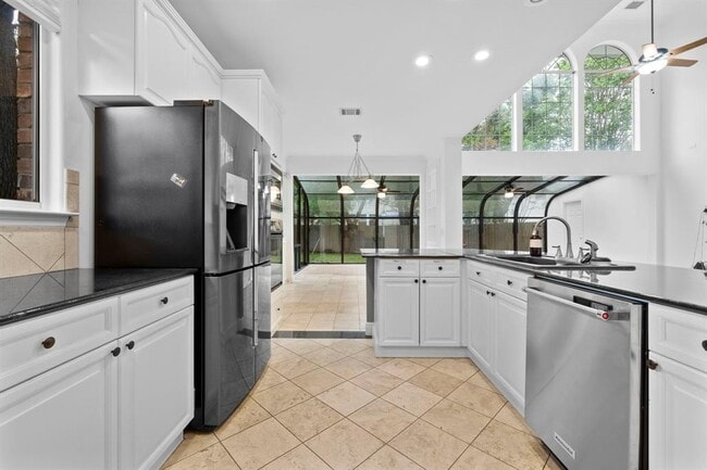 Building Photo - 2303 El Sol Dr