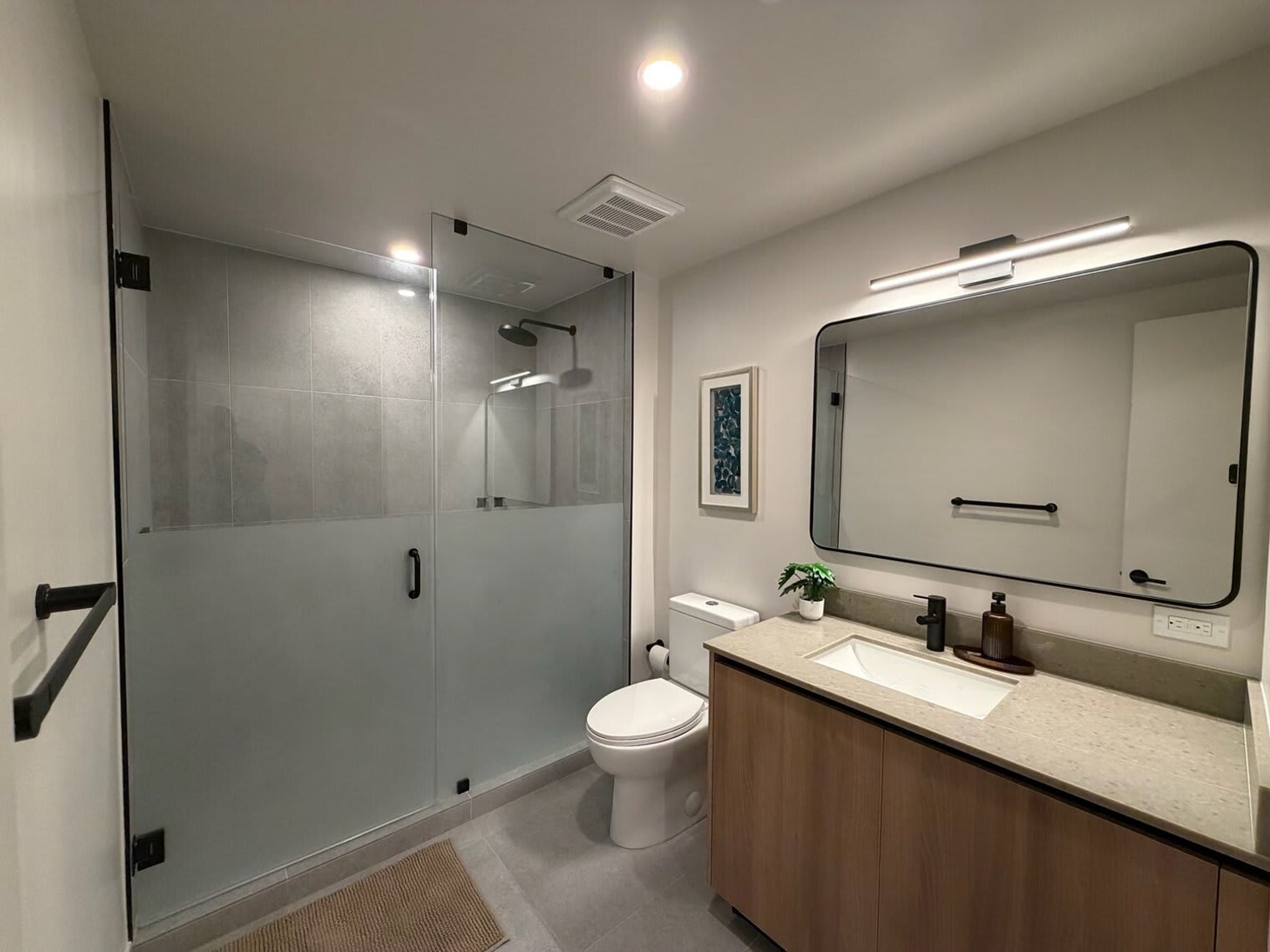 Building Photo - 121 NE 5th St