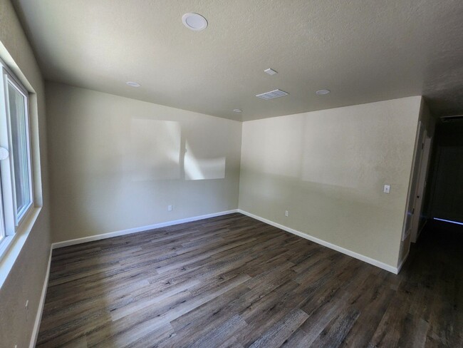 Building Photo - Beautiful Remodled, 4 Bedroom Home!