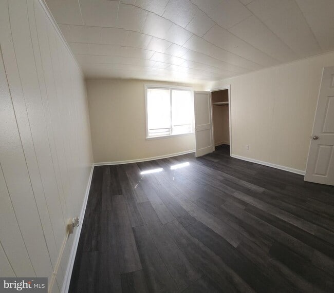 Building Photo - 408 W 21st St