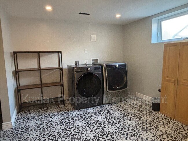 Building Photo - 547 E 3665 S