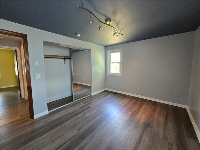 Building Photo - 237 Countess Dr
