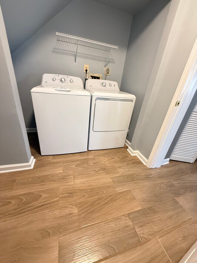 Building Photo - 1971 Darlington Loop