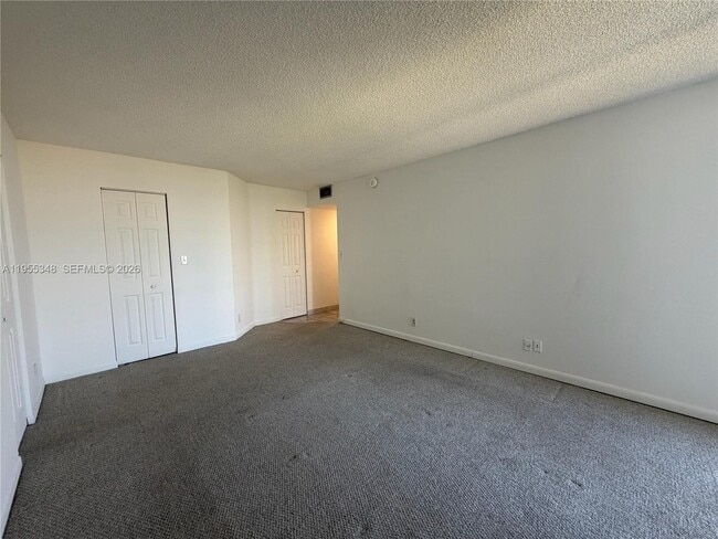 Building Photo - 18181 NE 31st Ct