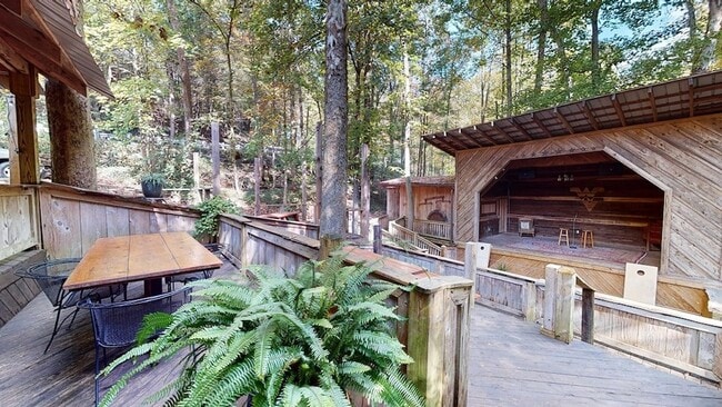 Building Photo - 15303 Midland Trail