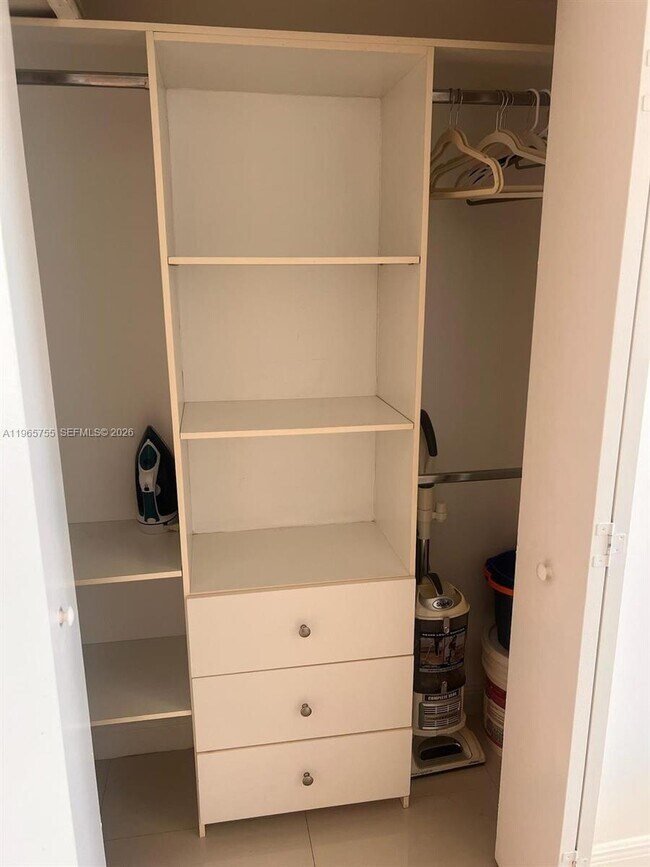 Building Photo - 475 Brickell Ave