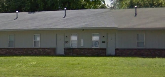 Primary Photo - Broad-Lo Apts