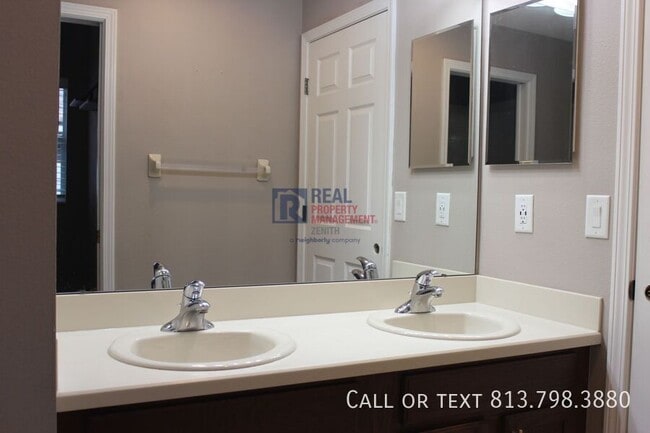 Building Photo - 13655 Artesa Bell Dr