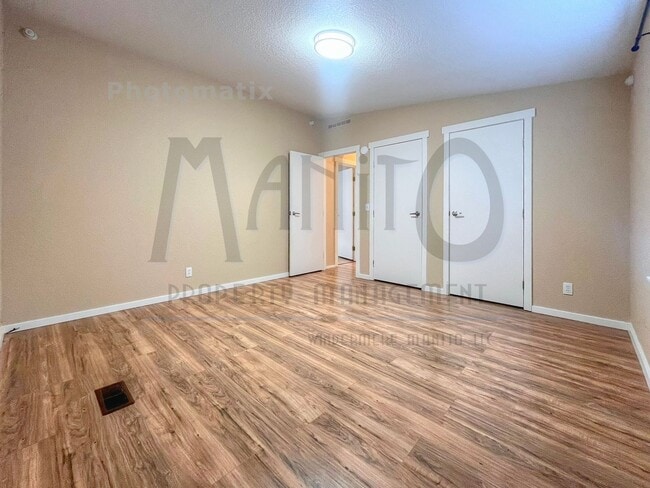 Building Photo - Spacious Modern 2 Bedroom Home