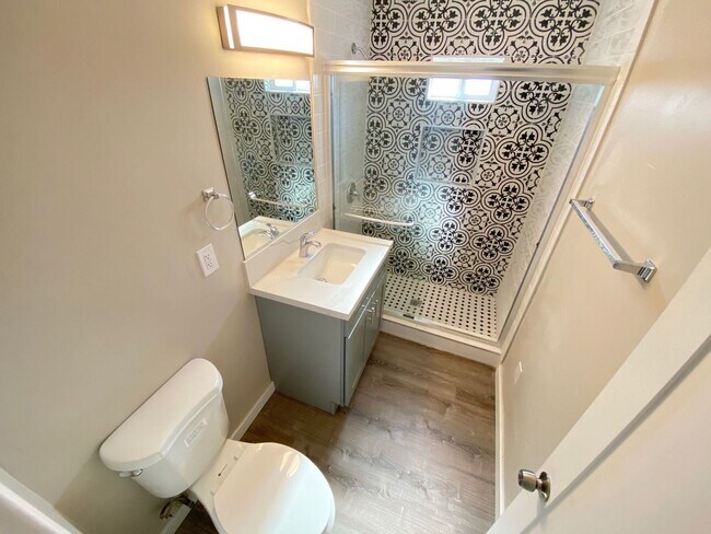 Building Photo - Remodeled 4BD/3BA, Detached Bedroom!