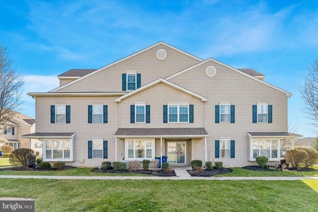 Building Photo - 5202 Drawbridge Ct