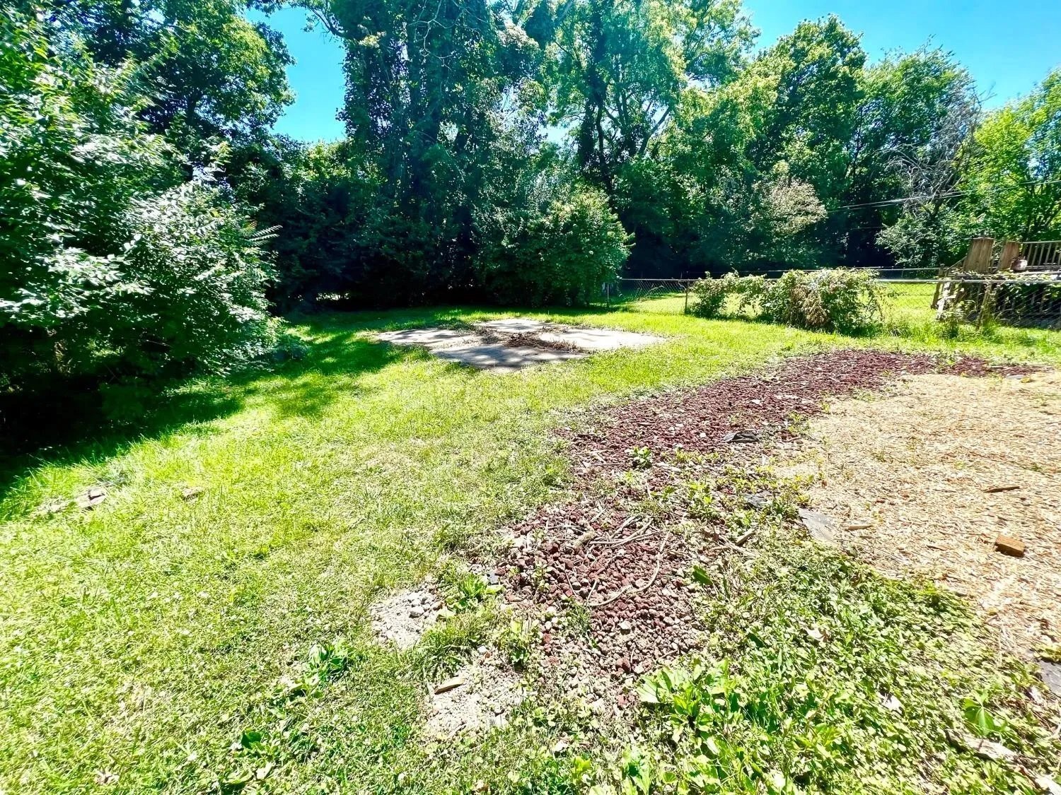 Building Photo - 1823 Sundale Ave