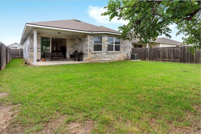 Building Photo - 420 Winding Hollow Ln