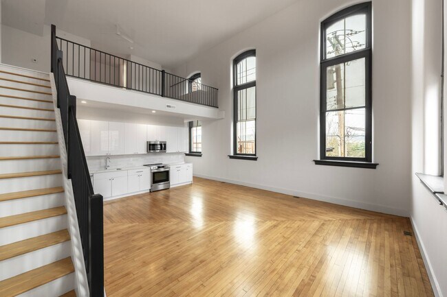 Building Photo - Burton One Bedroom Loft
