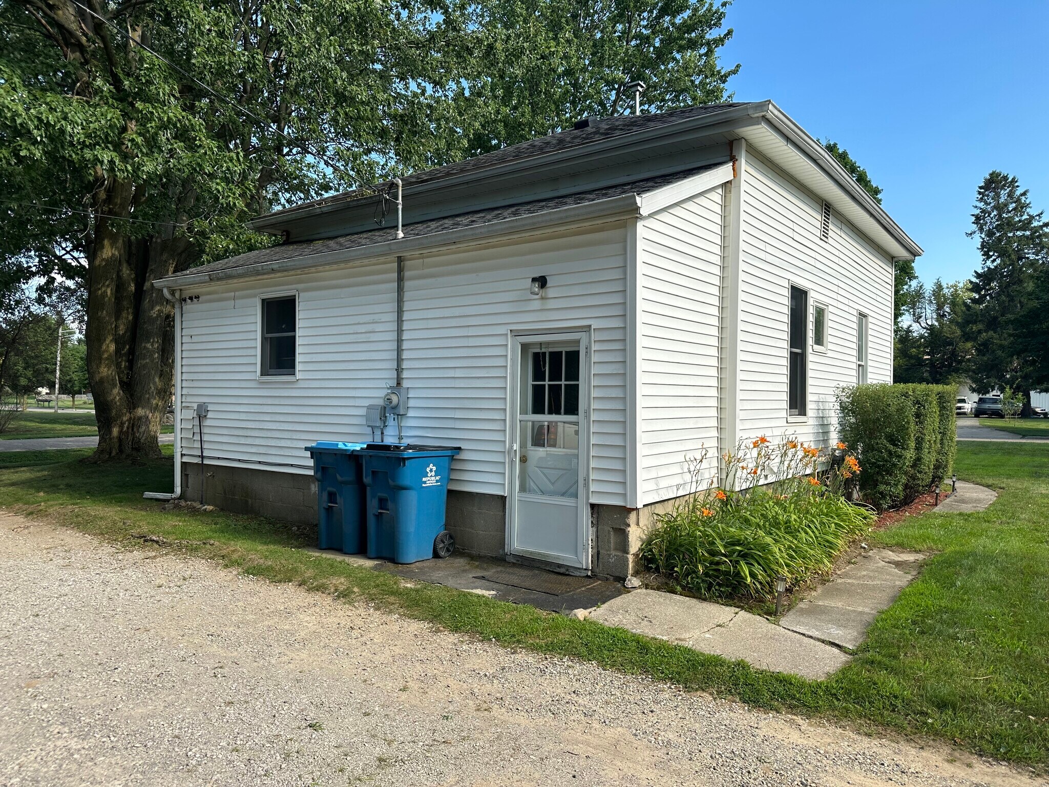 Building Photo - 4562 Main St