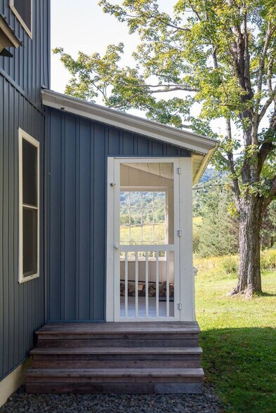 Building Photo - 2697 Chambers Hollow Rd