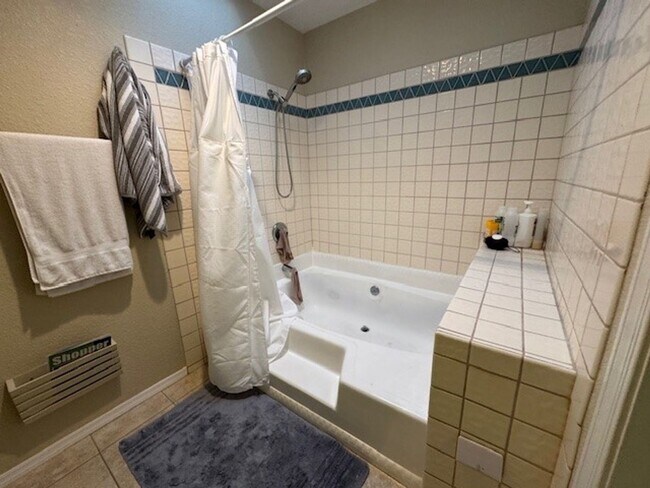 Building Photo - 3BR 3BA Townhome-Best view of the River & Laughlin Casino Skyline