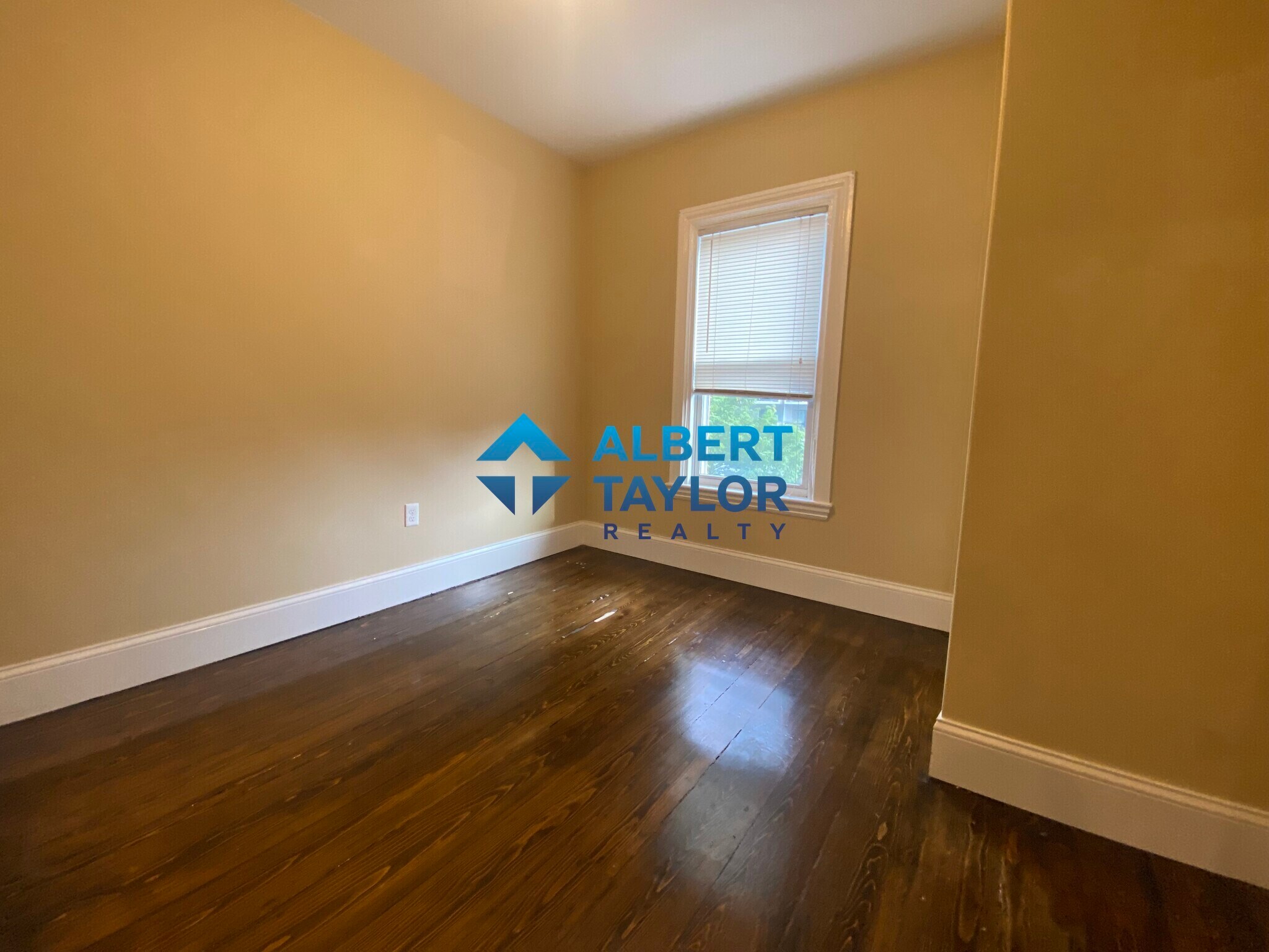 Building Photo - 1568 Tremont St