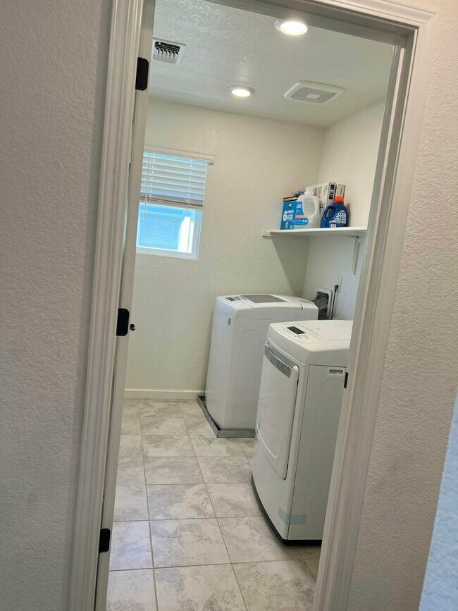Building Photo - 6184 Orsi Ct