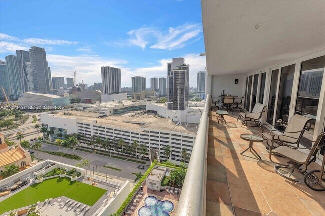 Building Photo - 1717 N Bayshore Dr