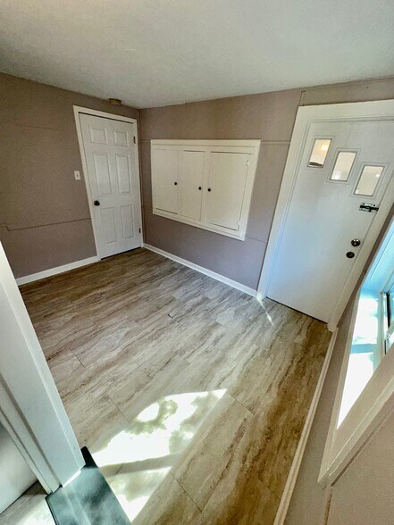 Breakfast Nook - 1030 Canton