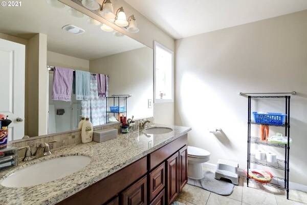 Master Bathroom - 9270 SE Caruthers St