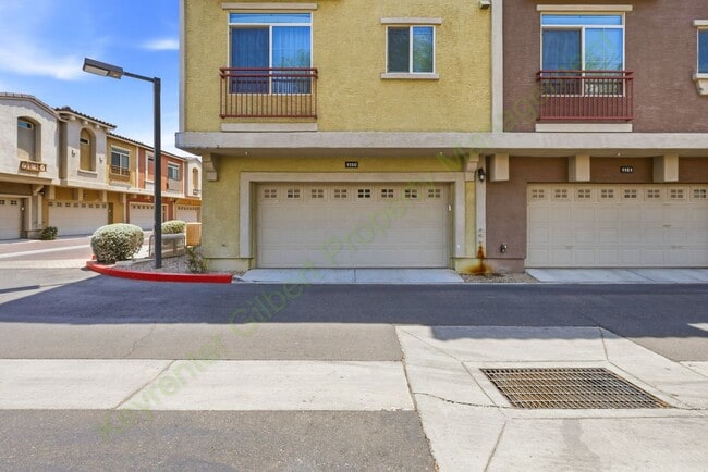 Building Photo - 240 W Juniper Ave