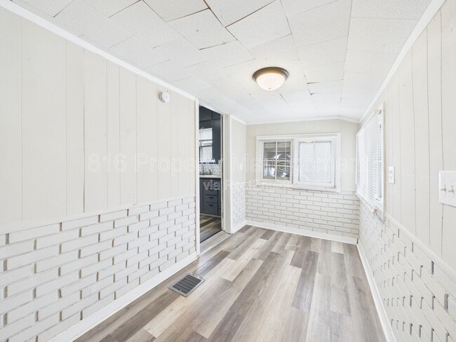 Building Photo - 1222 S 40th St