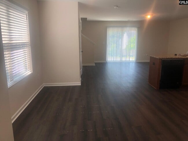 Building Photo - 1057 Roscoe Rd