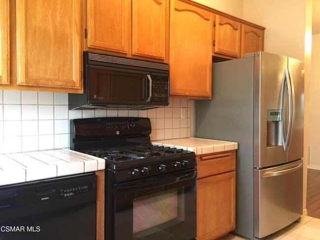 Building Photo - 3087 E Hillcrest Dr