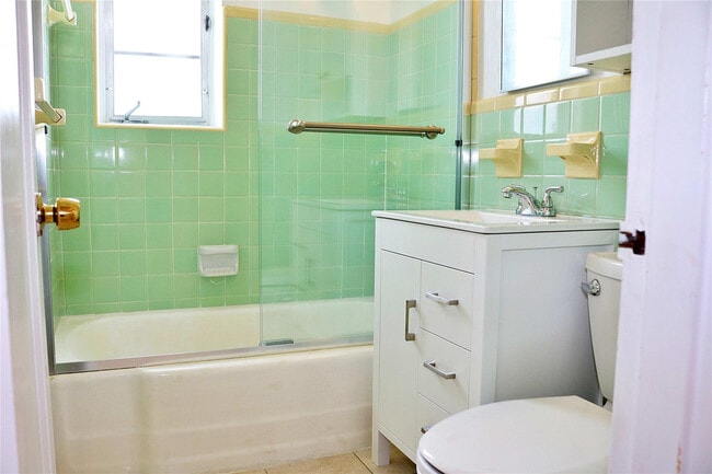 Building Photo - 2640 SW 79th Ave