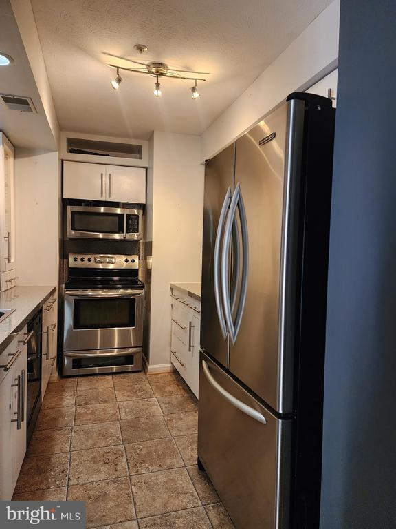 Building Photo - 613 Himes Ave