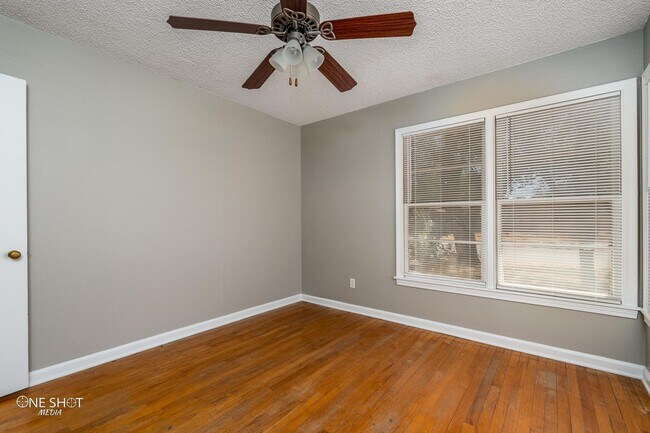 Building Photo - 1002 S San Jose Dr