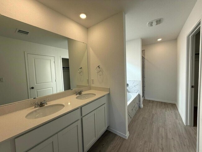 Building Photo - 263 Magalia Ln