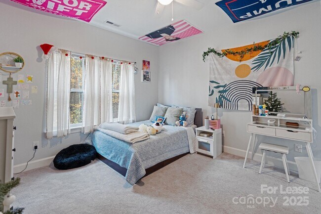 Building Photo - 122 Rutan Ct