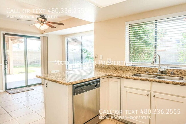 Building Photo - 909 W Bell De Mar Dr