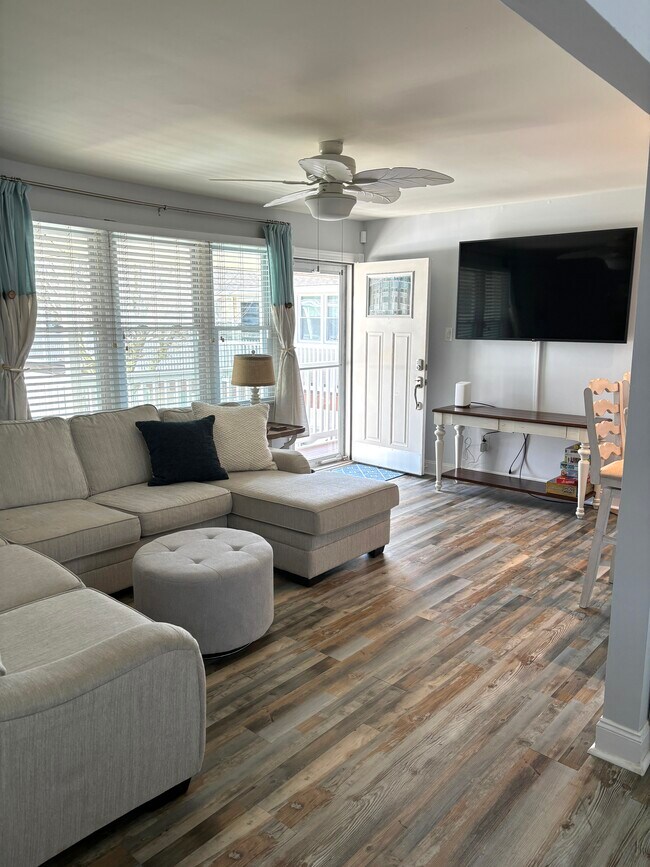 Living Room - 6 N Newport Ave